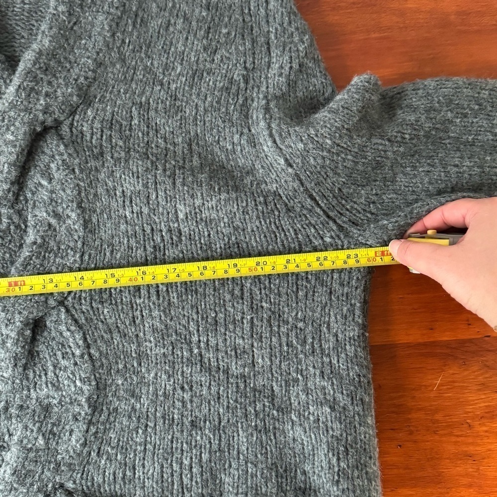 Theory Gray V-Neck Vivini Cable Knit Twist Sweater in Alpaca Wool Sz M - Picture 10 of 12